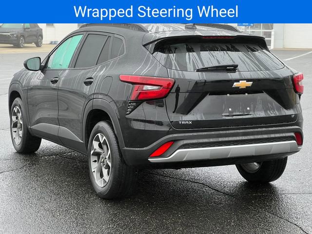 Used 2024 Chevrolet Trax LT w/ LT Convenience Package image 11