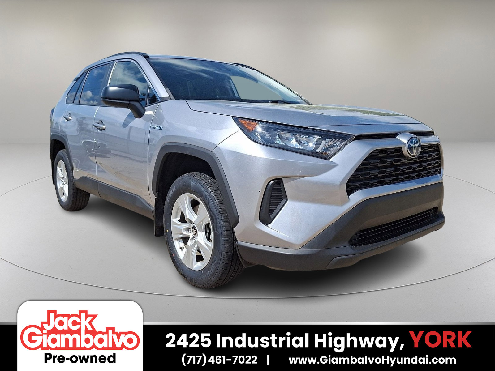 Used 2021 Toyota RAV4 LE image 1