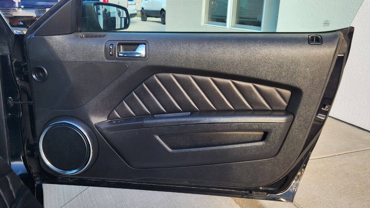 Used 2013 Ford Mustang Premium RWD image 17