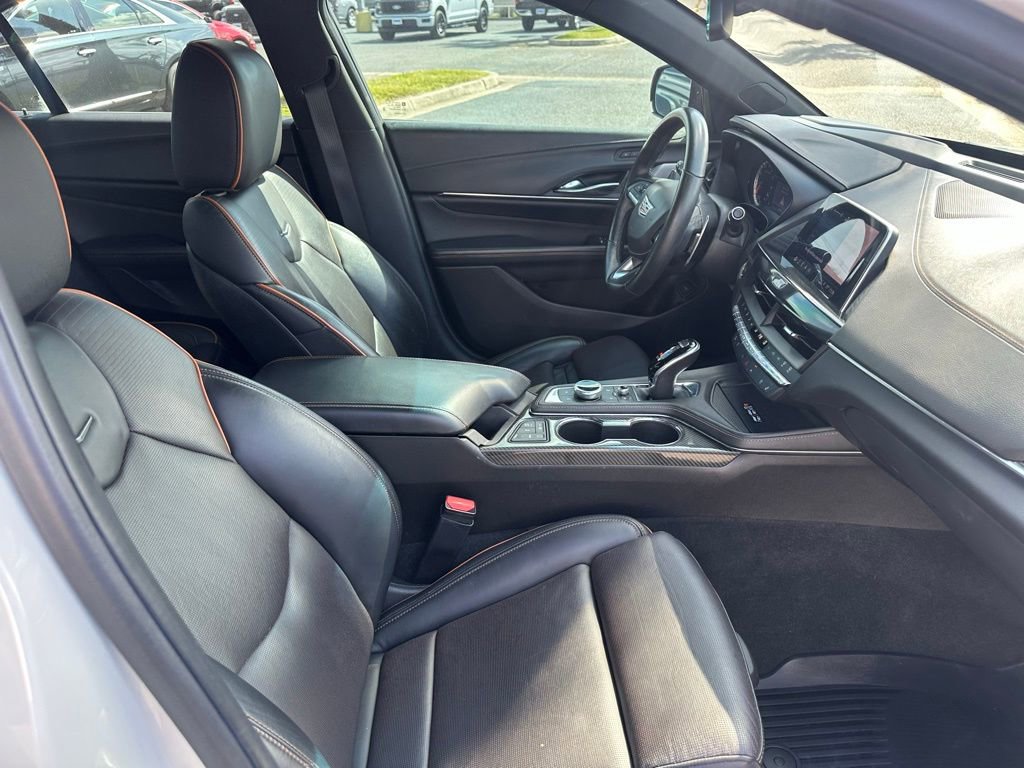 Used 2022 Cadillac CT4 V w/ LPO, ONYX Package image 22