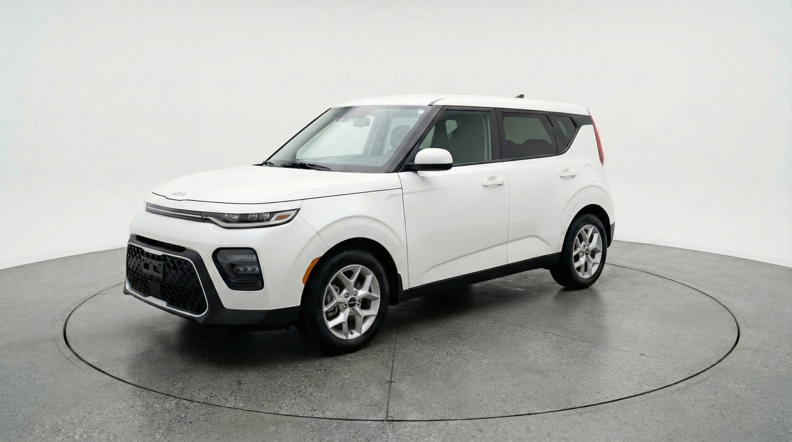 Used 2025 Kia Soul LX w/ LX Technology Package image 3