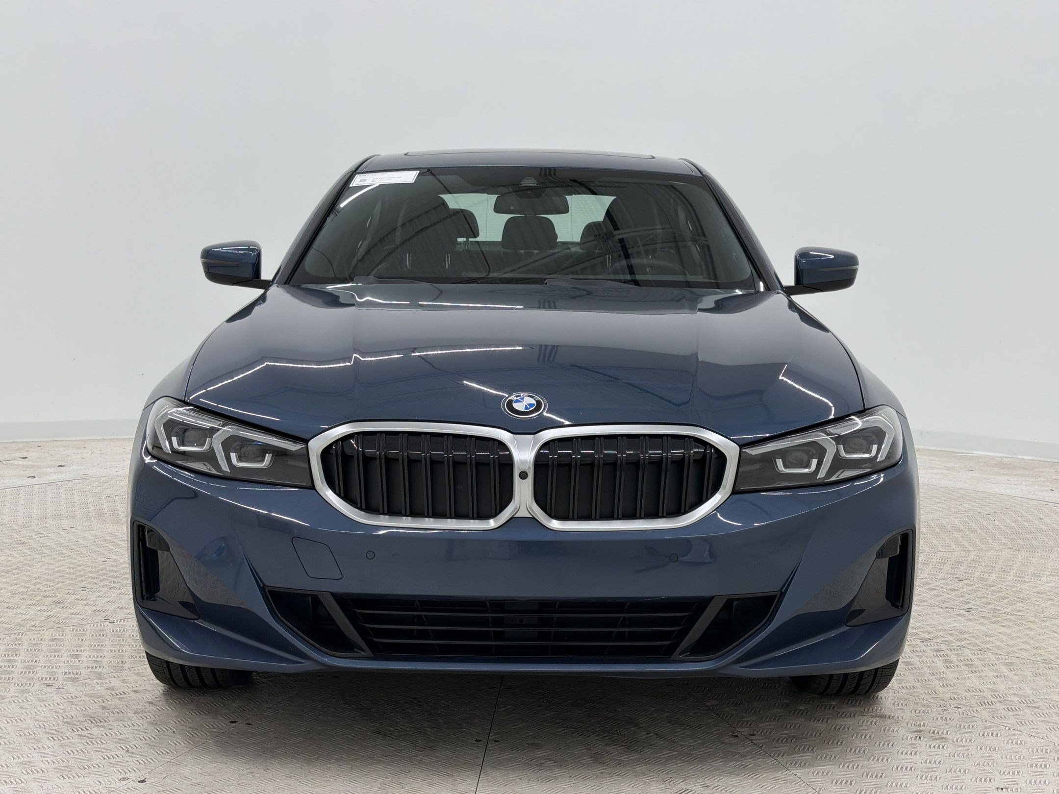 Used 2025 BMW 330i Sedan w/ Convenience Package RWD image 6