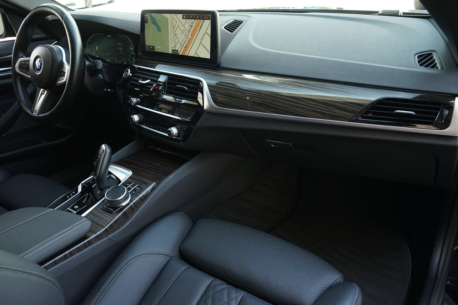 Used 2023 BMW 530e xDrive w/ Premium Package AWD/4WD image 5