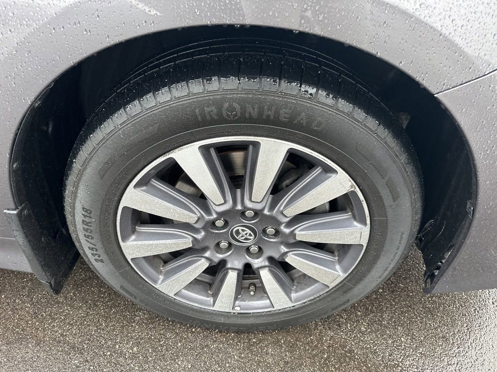 Used 2020 Toyota Sienna Limited Premium w/ Carpet Mat Package image 36