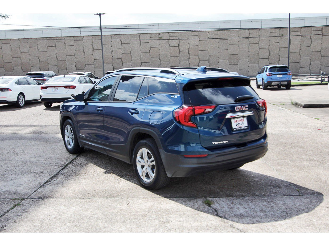 Used 2021 GMC Terrain SLE w/ Driver Convenience Package FWD image 5