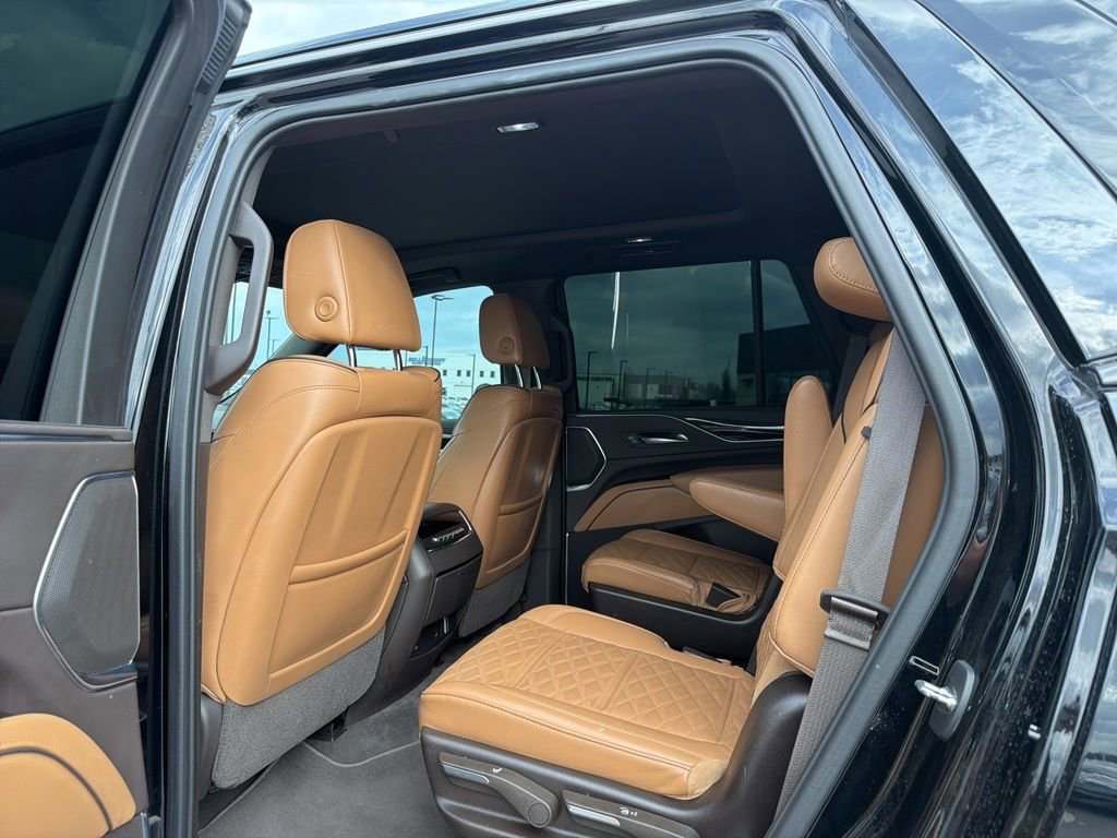 Used 2021 Cadillac Escalade Sport w/ LPO, Illumination Package image 9