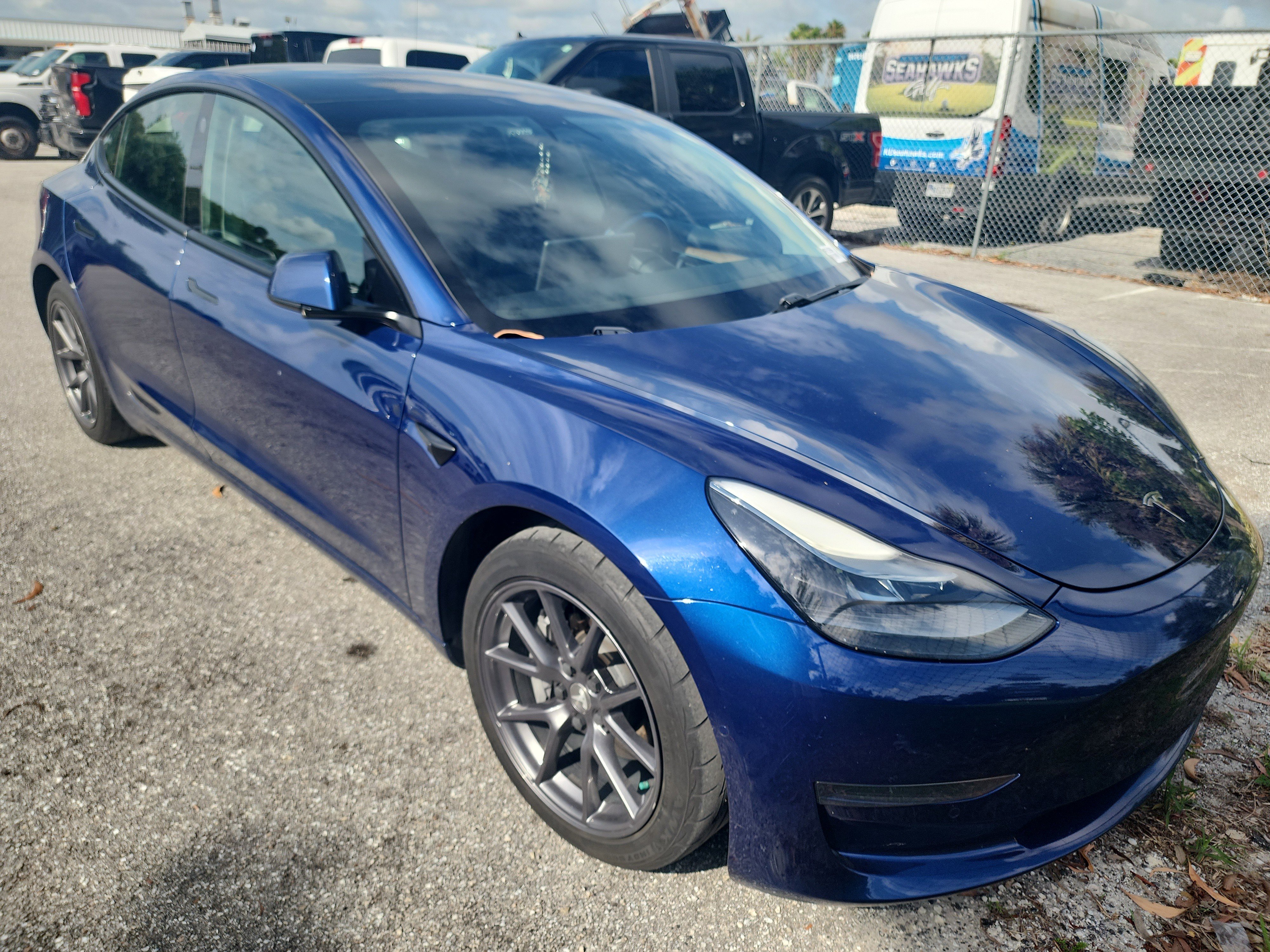 Used 2021 Tesla Model 3 Standard Range RWD image 3