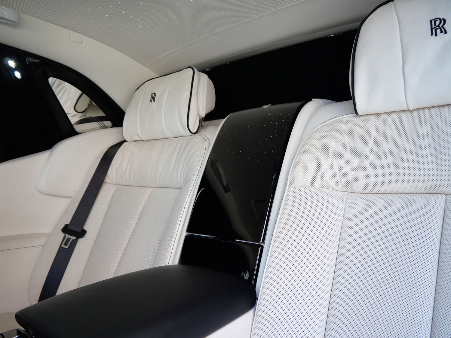 Used 2022 Rolls-Royce Phantom Extended Wheelbase w/ The Phantom Package RWD image 29