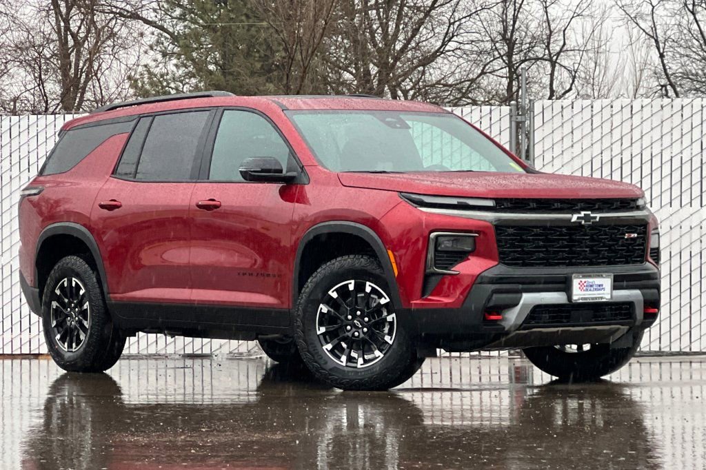 New 2026 Chevrolet Traverse Z71 w/ Enhanced Driving Package image 2