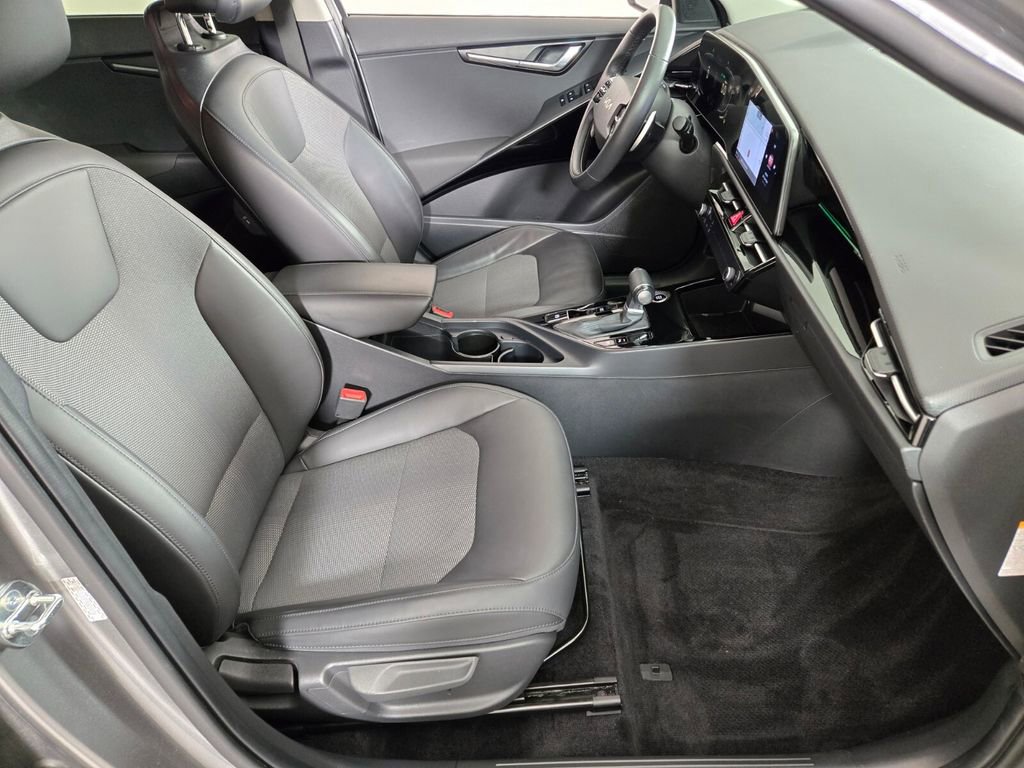 Used 2023 Kia Niro EX FWD image 21
