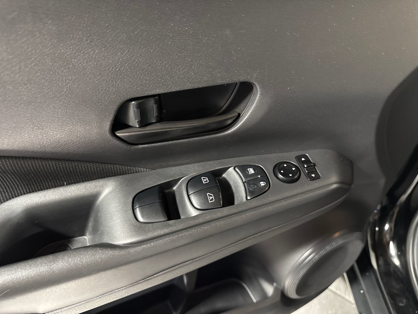 Used 2021 Nissan Kicks S FWD image 12
