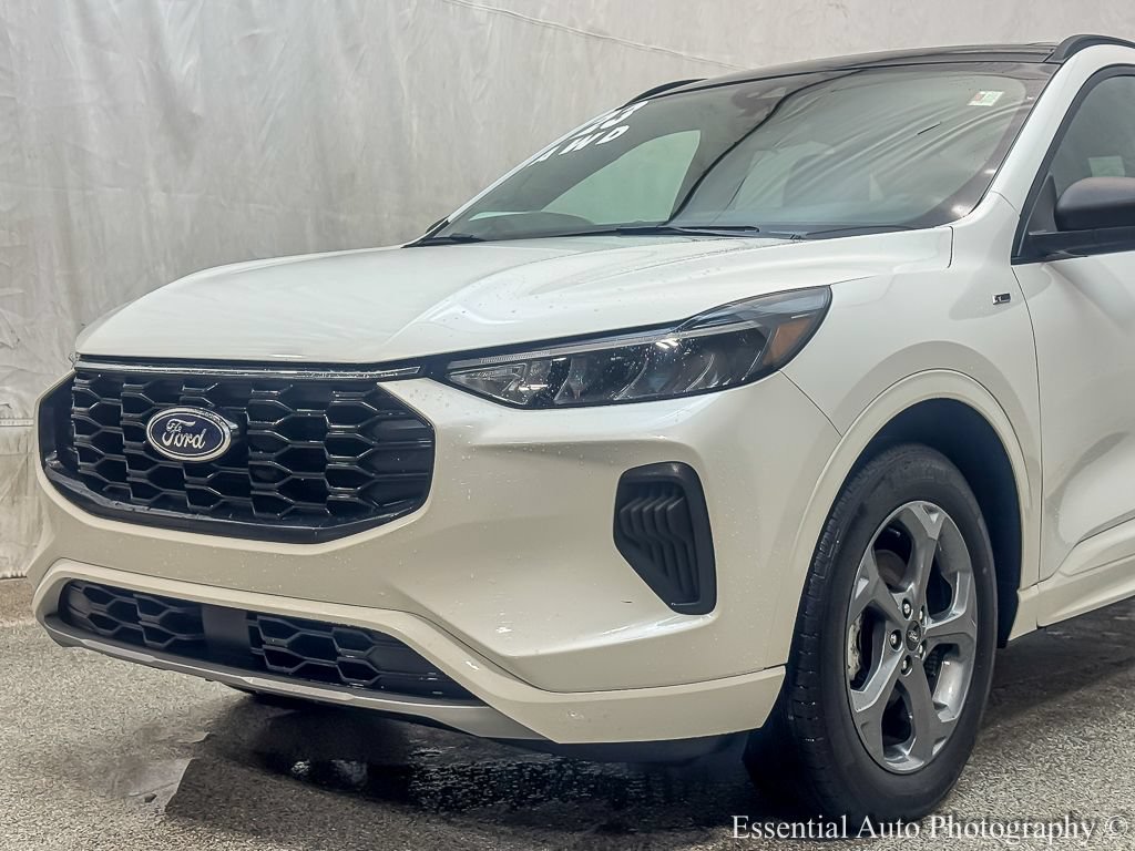 Used 2023 Ford Escape ST-Line w/ Tech Pack #1 AWD/4WD image 3