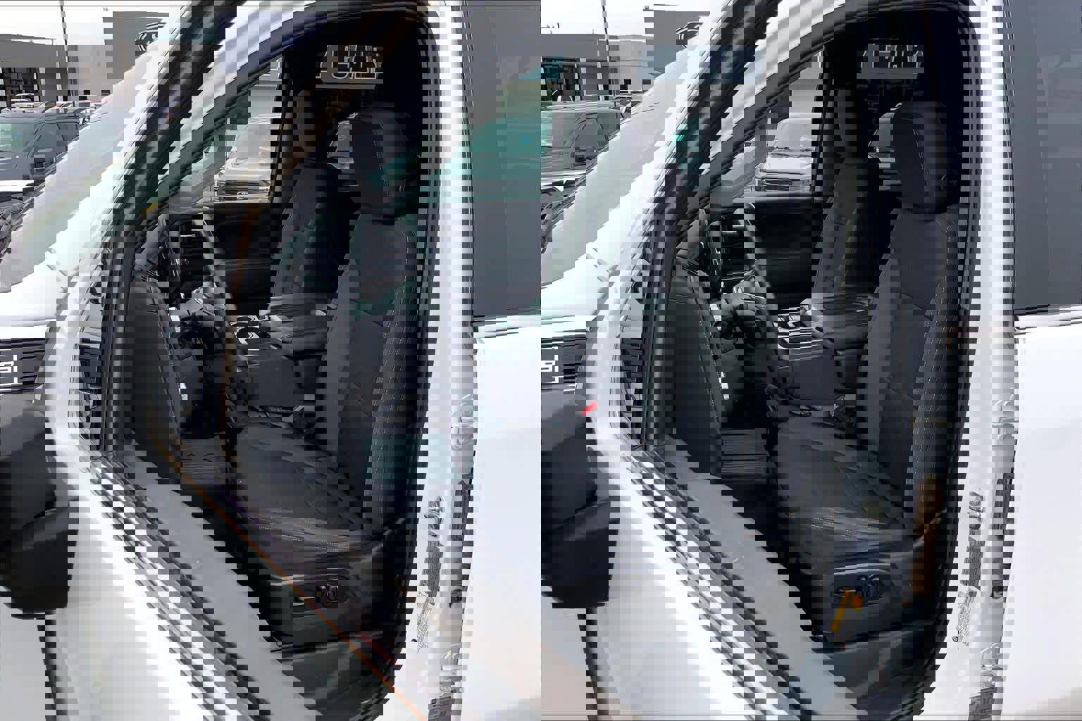 Used 2022 GMC Sierra 3500 SLE w/ SLE Convenience Package image 8