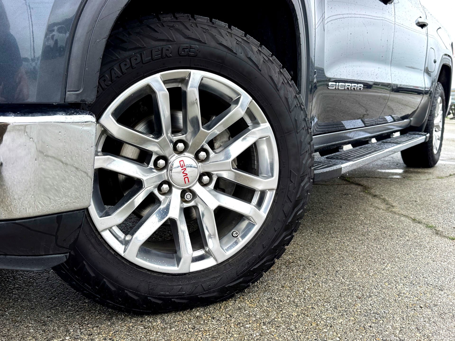 Used 2020 GMC Sierra 1500 SLT RWD image 2