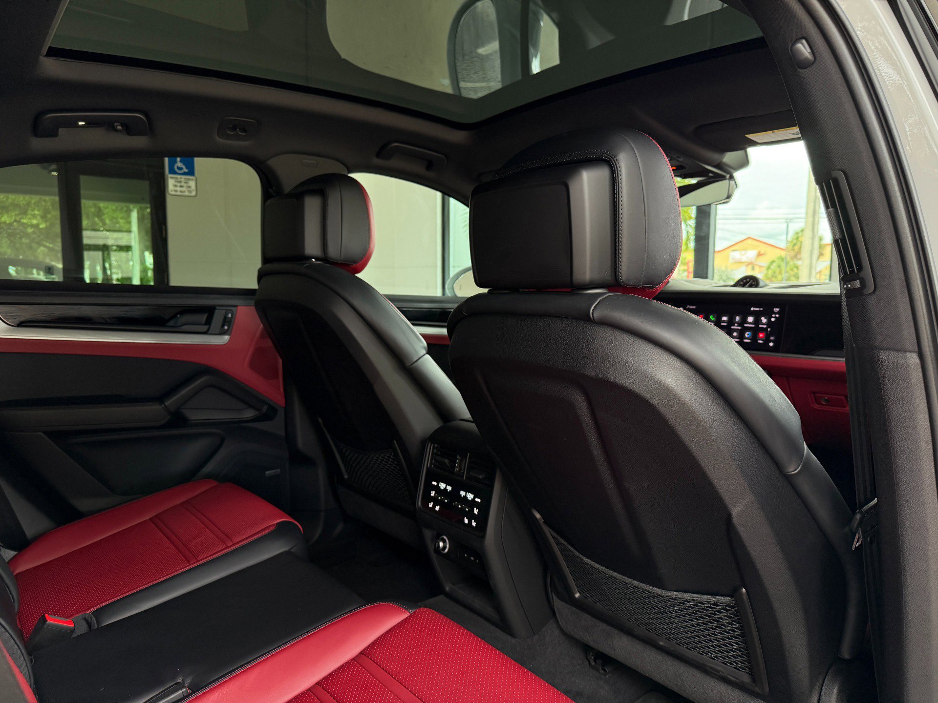 Used 2024 Porsche Cayenne S image 37