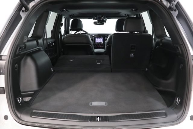 Used 2023 Jeep Grand Cherokee Altitude AWD/4WD image 32