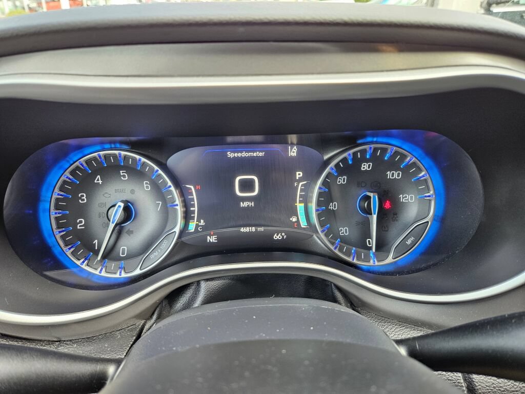 Used 2025 Chrysler Pacifica Select FWD image 24