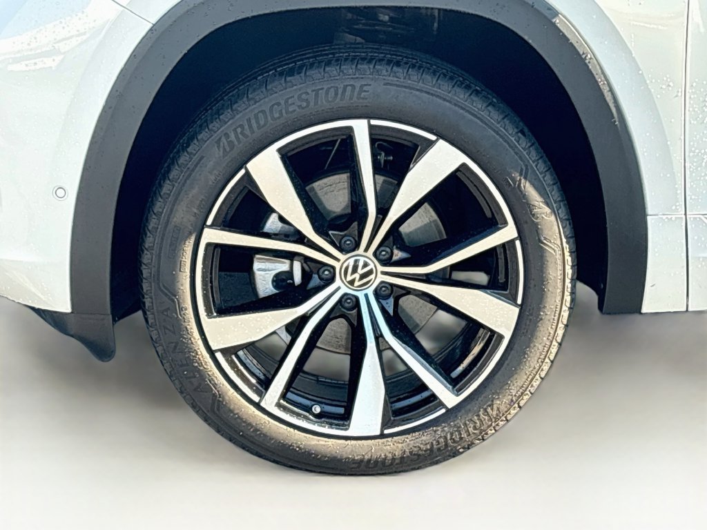 Used 2024 Volkswagen Atlas SEL Premium R-Line AWD/4WD image 31