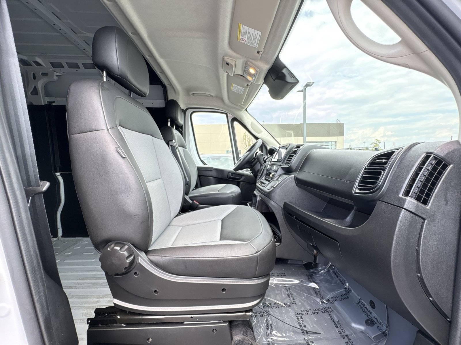 Used 2025 RAM ProMaster 2500 w/ Convenience Group FWD image 25