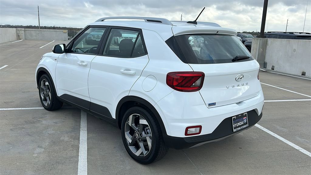 Certified 2025 Hyundai Venue SEL image 10