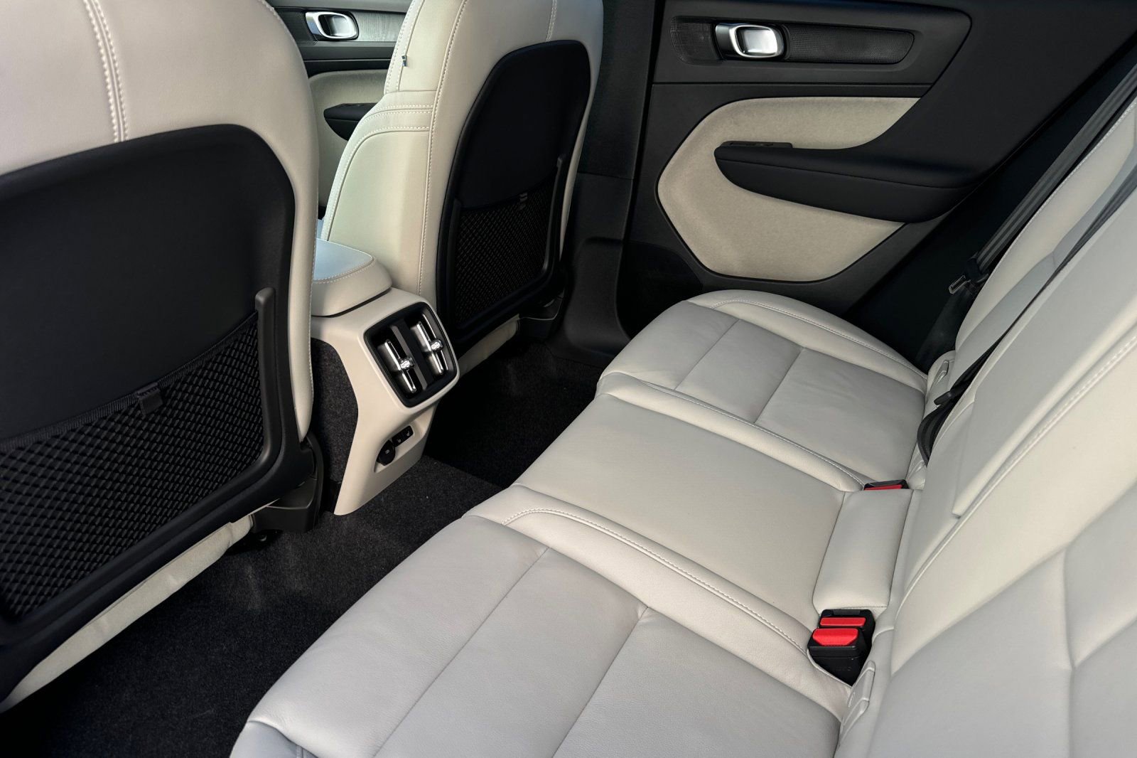 New 2026 Volvo XC40 B5 Plus w/ Protection Package Premier AWD/4WD image 12