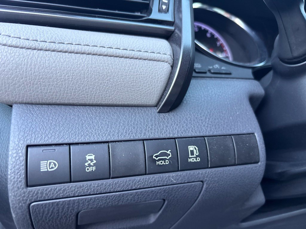 Used 2019 Toyota Camry SE w/ Convenience Package FWD image 17