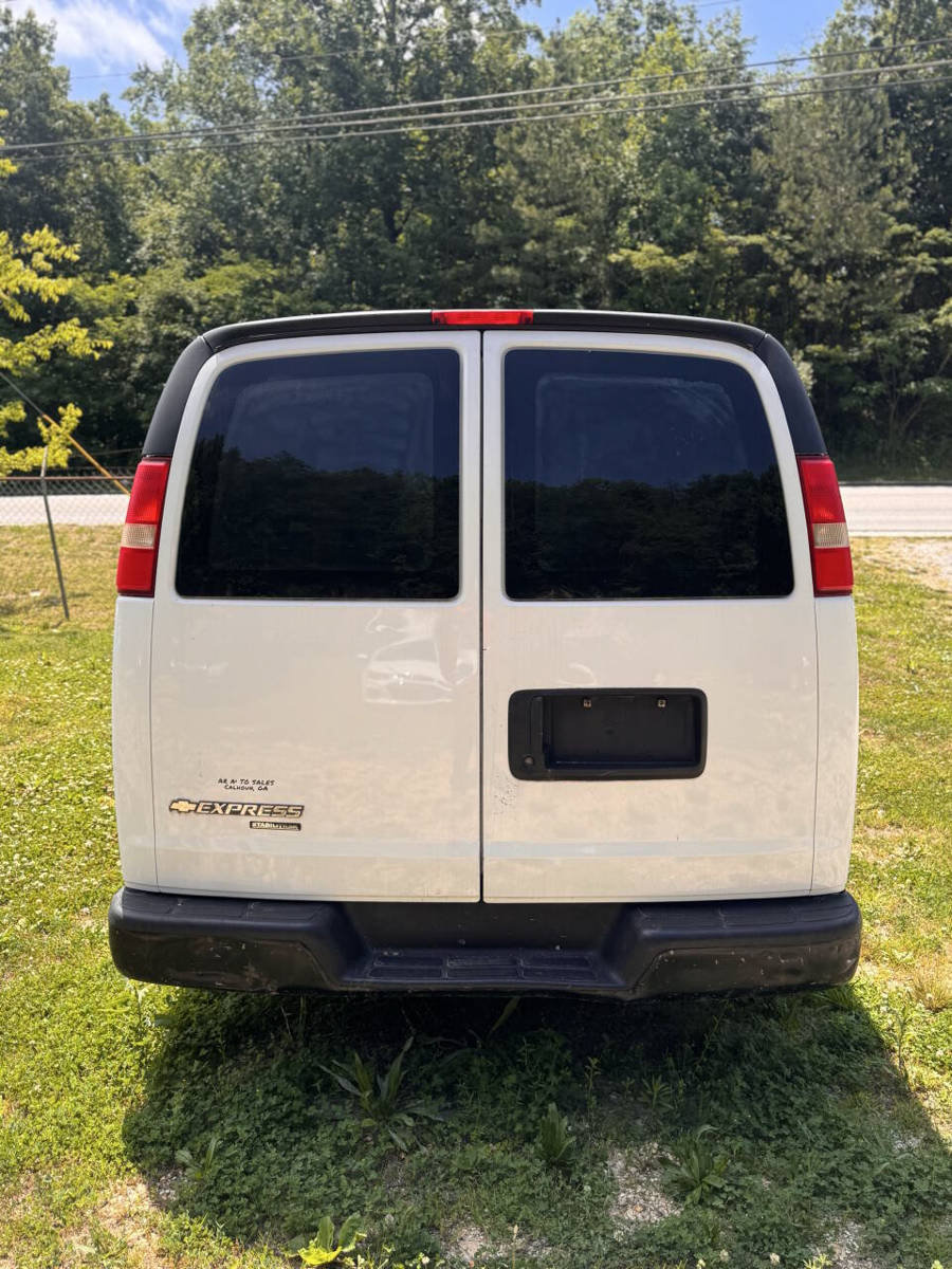 Used 2012 Chevrolet Express 1500 RWD image 4
