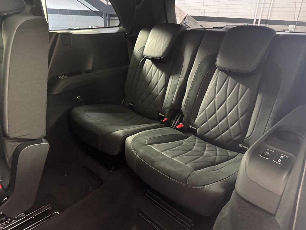 Certified 2025 Mercedes-Benz GLS 63 AMG 4MATIC image 21
