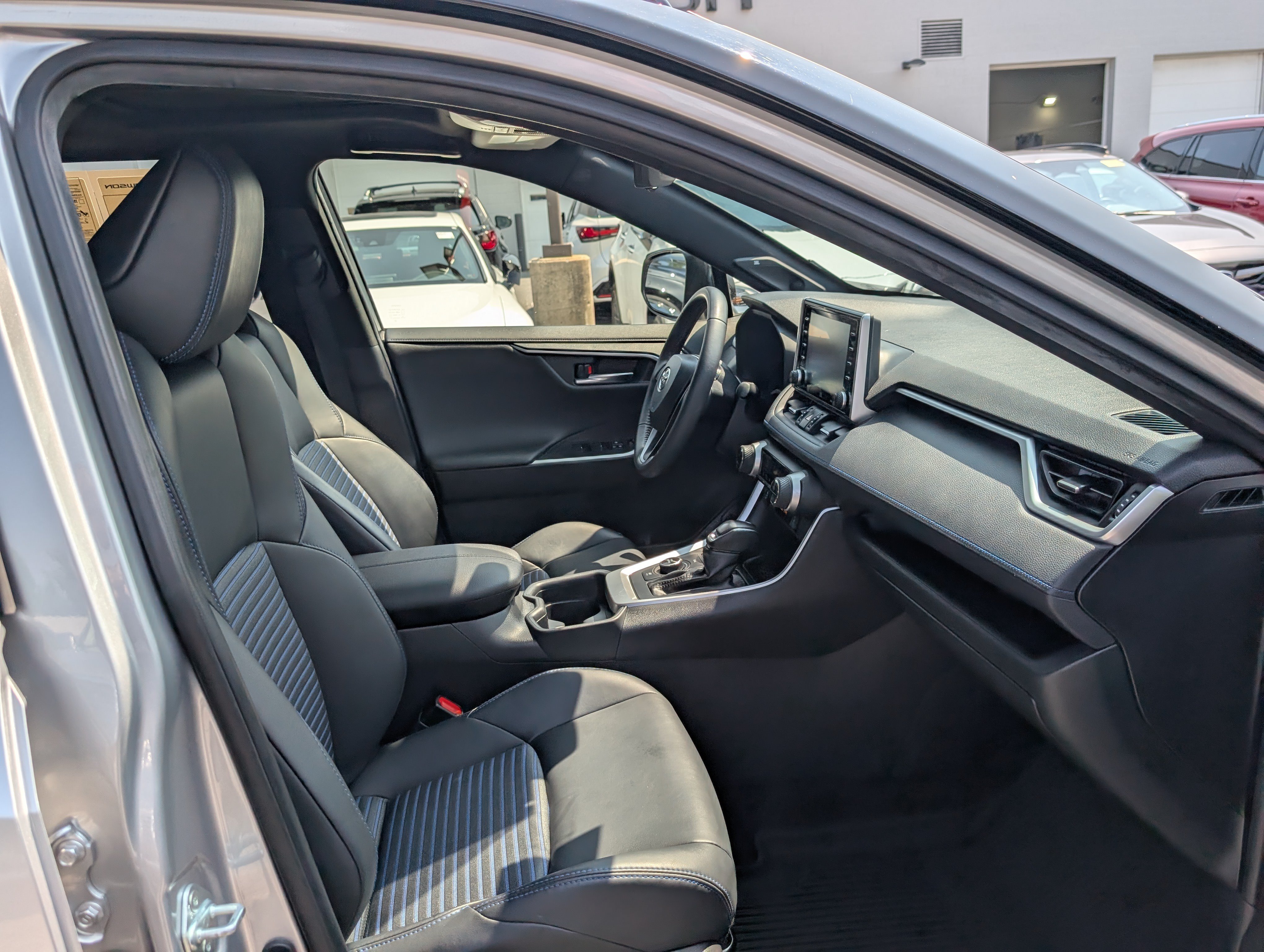 Used 2020 Toyota RAV4 XSE w/ XSE Grade Weather Package AWD/4WD image 11