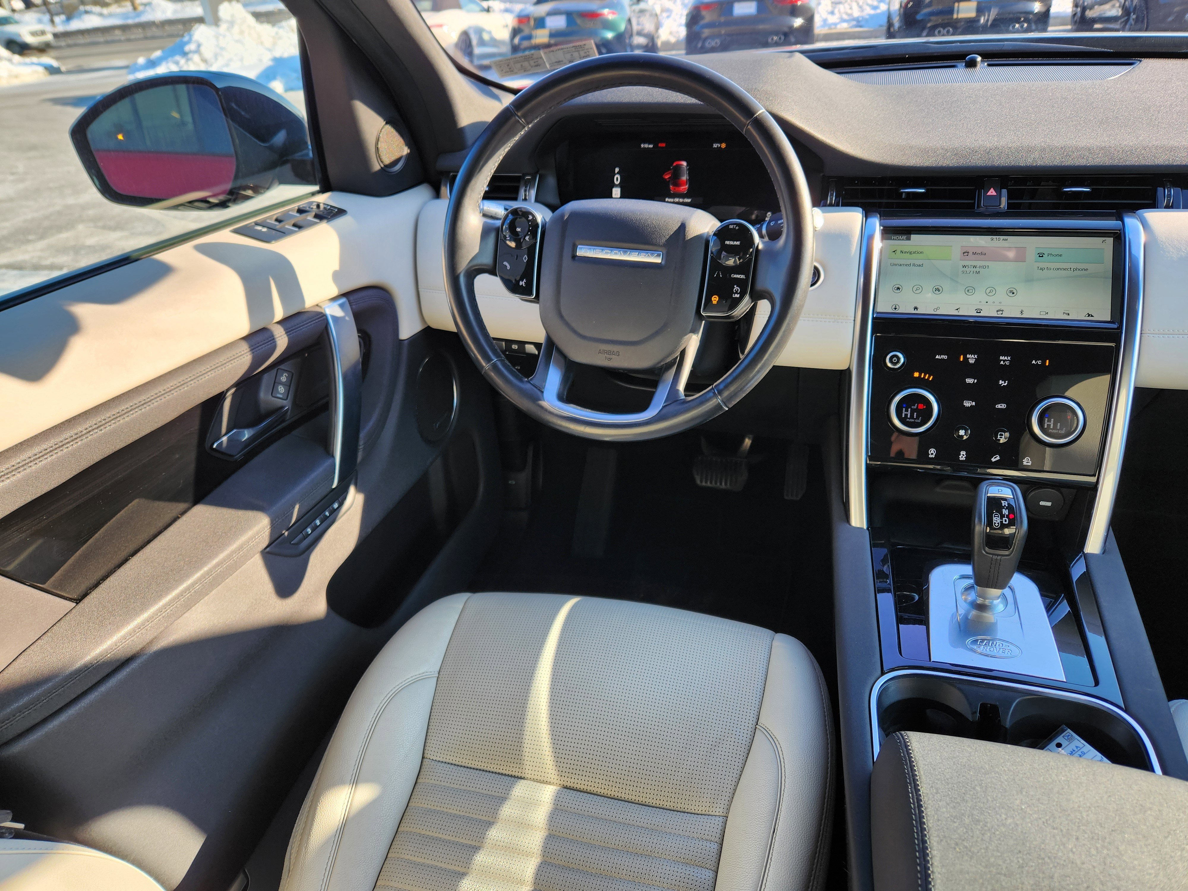 Used 2020 Land Rover Discovery Sport SE image 13