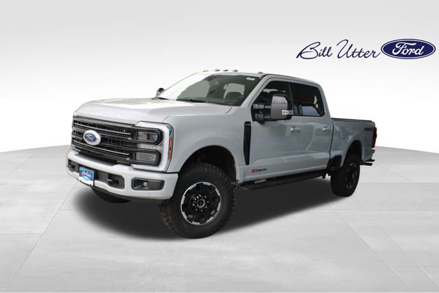 New 2026 Ford F350 Platinum w/ Tremor Off-Road Package