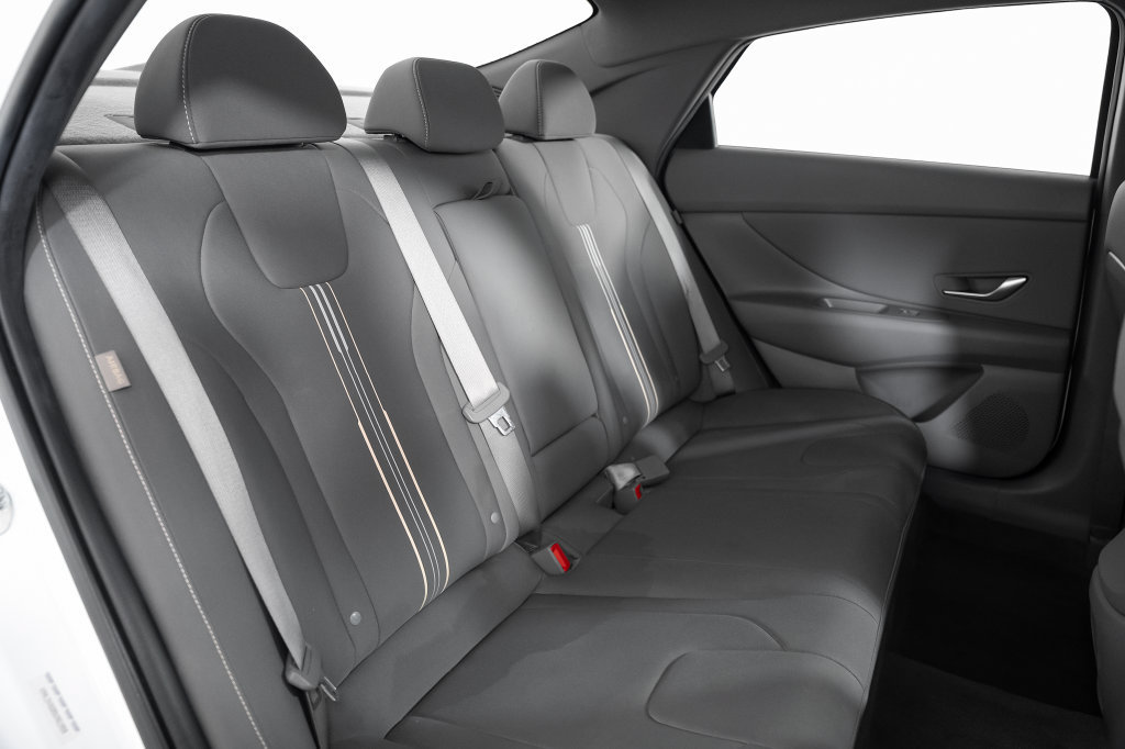 Certified 2025 Hyundai Elantra SEL FWD image 23