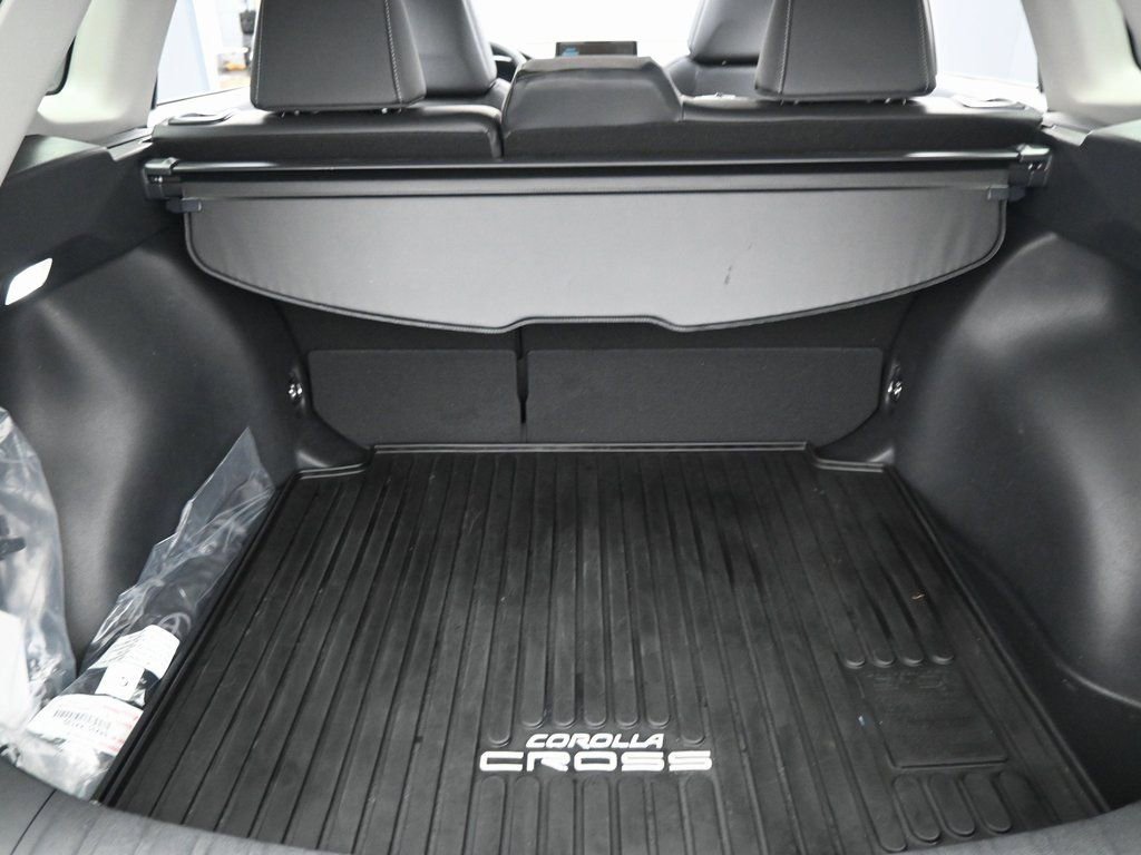 Used 2025 Toyota Corolla Cross XLE w/ Convenience Package FWD image 28