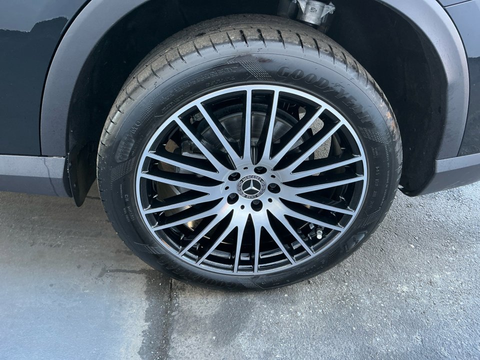 Used 2024 Mercedes-Benz GLC 300 image 27