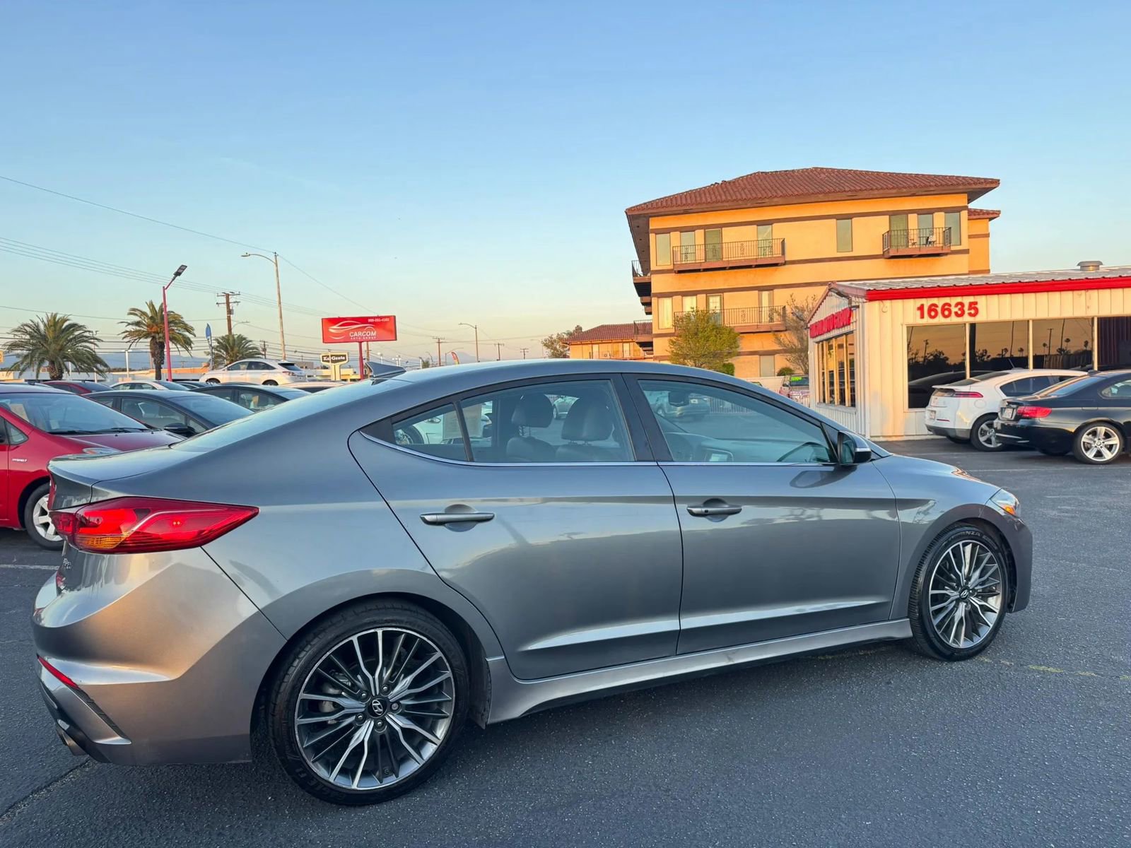 Used 2018 Hyundai Elantra Sport w/ Sport Premium Package 03 FWD image 9