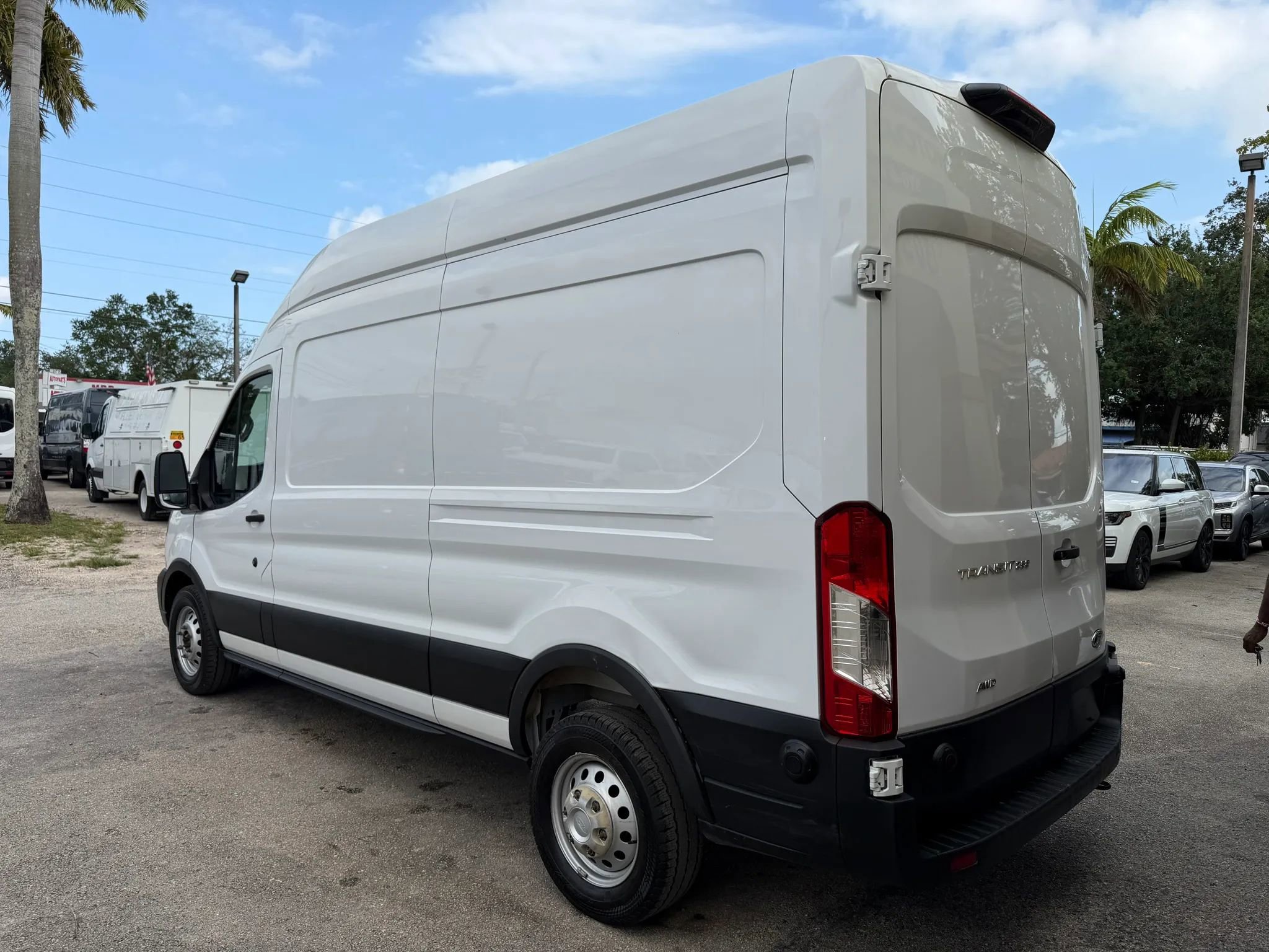 Used 2025 Ford Transit 250 148 High Roof AWD image 3