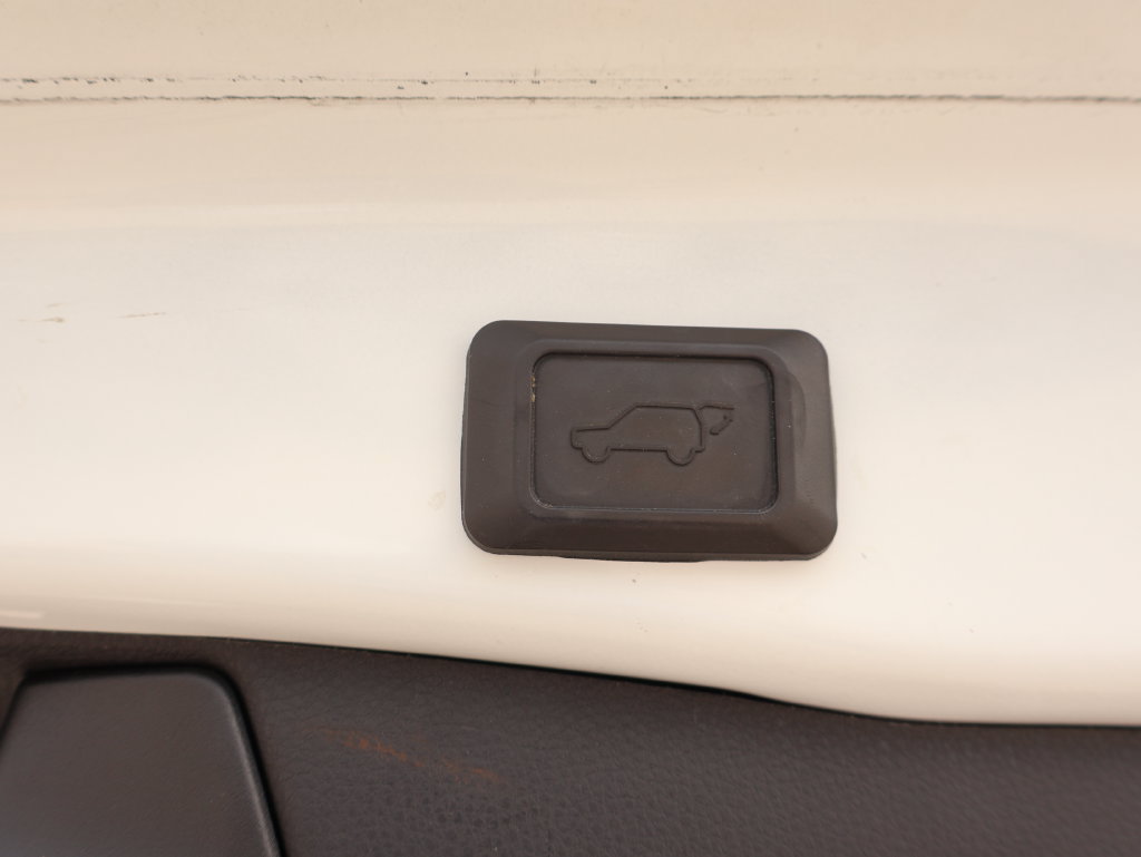 Used 2020 Toyota RAV4 XLE Premium FWD image 11