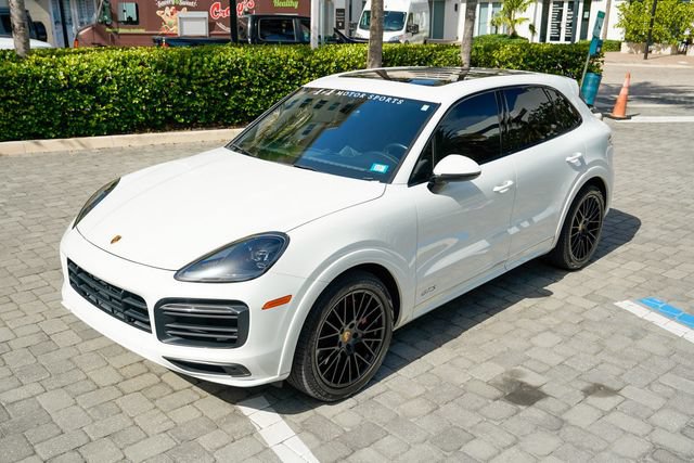 Used 2022 Porsche Cayenne GTS AWD/4WD image 10