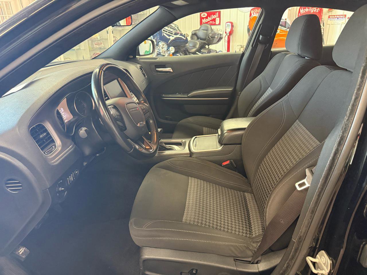 Used 2023 Dodge Charger SXT RWD image 11