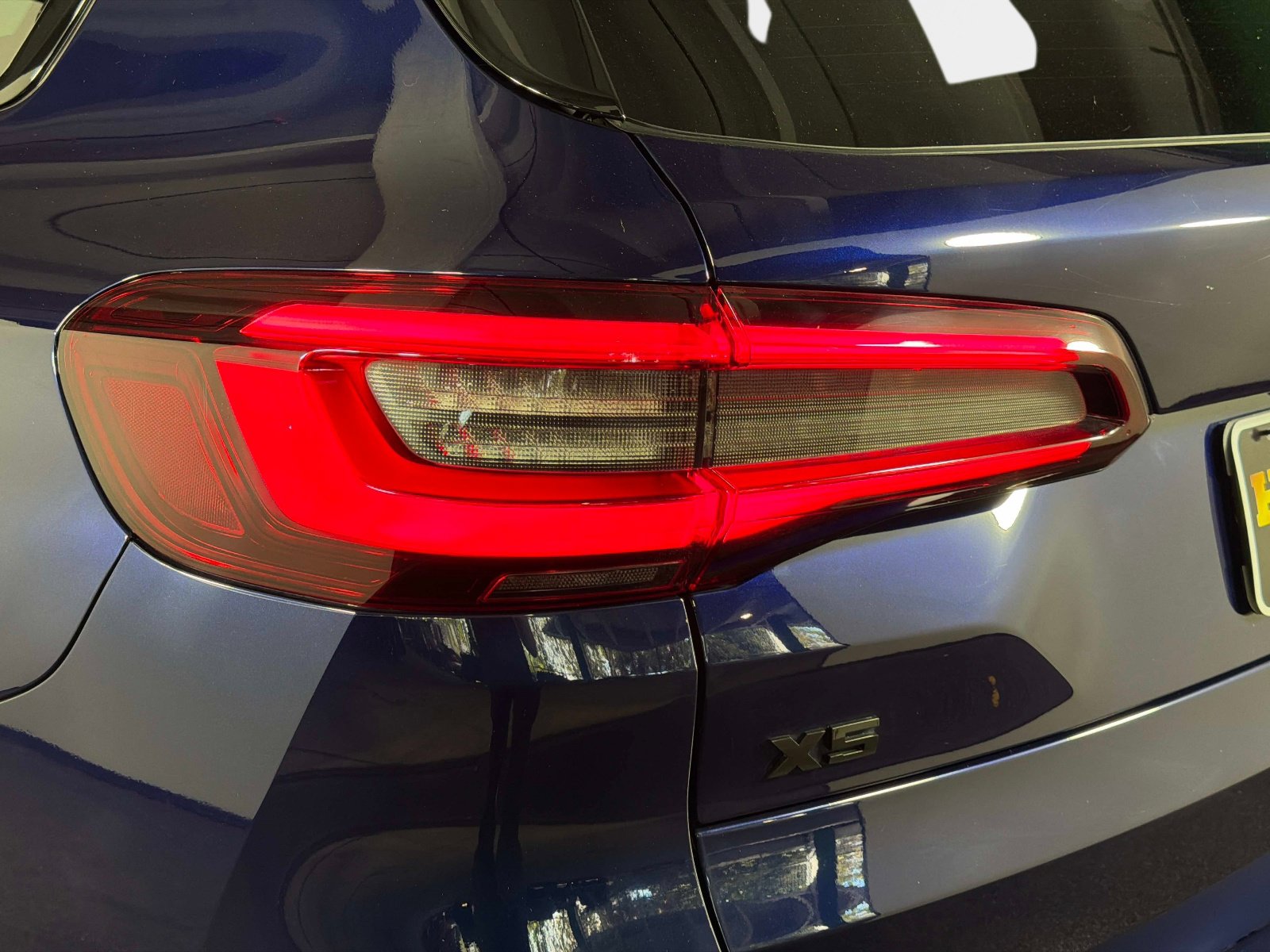 Used 2021 BMW X5 M50i w/ Executive Package image 15