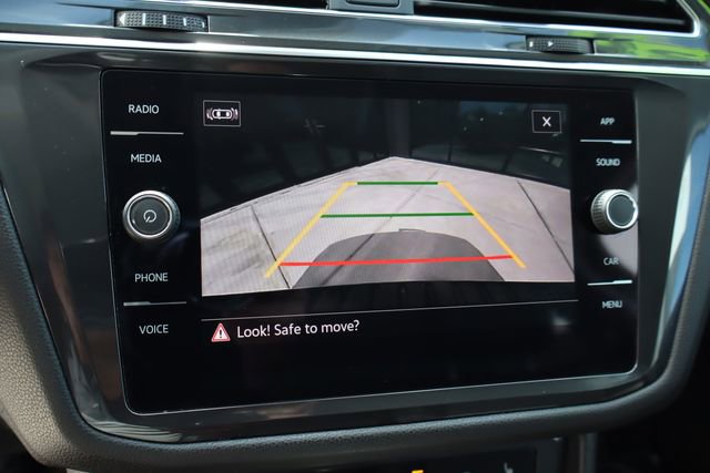 Used 2022 Volkswagen Tiguan SE image 38