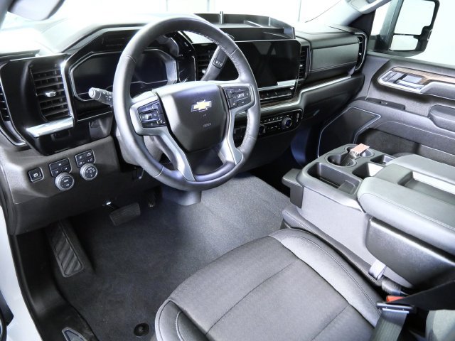 Used 2025 Chevrolet Silverado 3500 LT w/ Safety Package AWD/4WD image 3