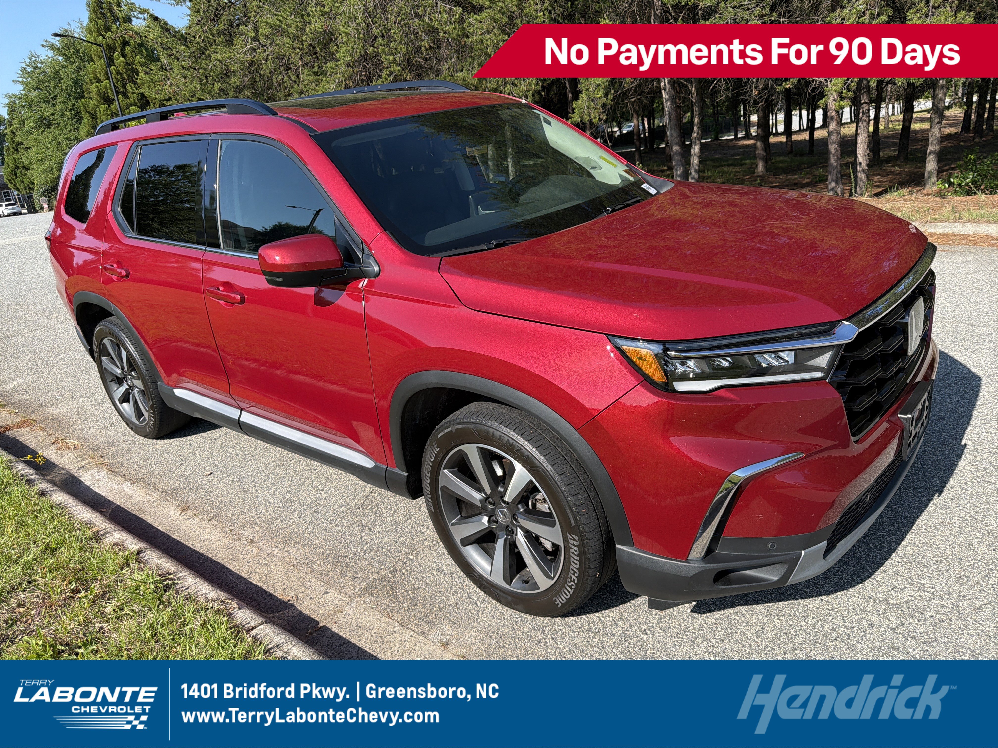 Used 2025 Honda Pilot Touring image 1
