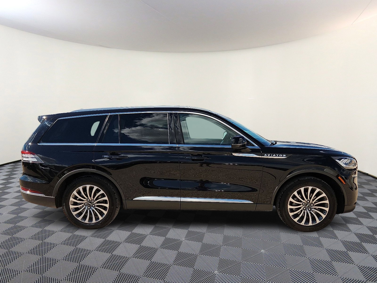 Used 2024 Lincoln Aviator 2WD w/ Premium Package image 5