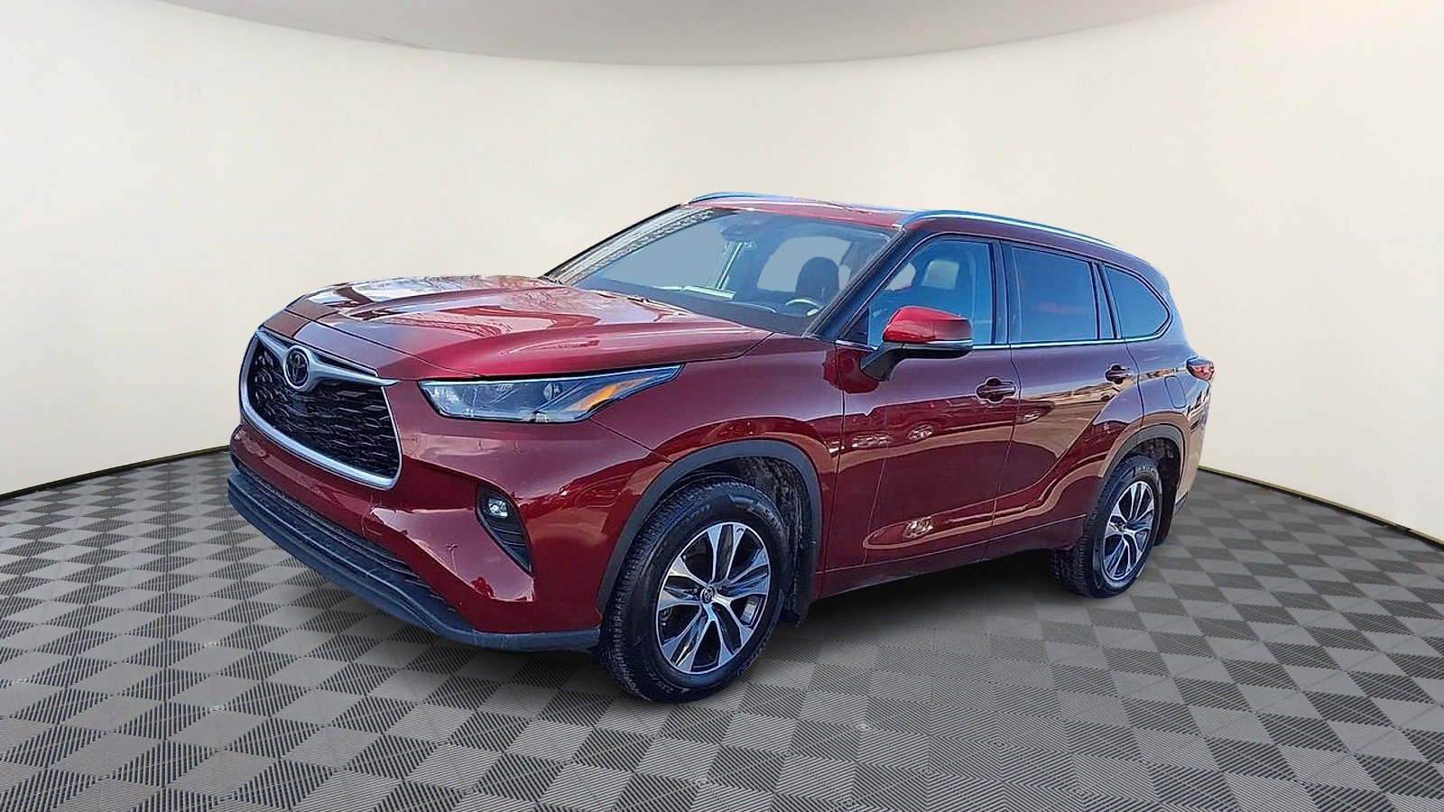 Used 2021 Toyota Highlander XLE image 4