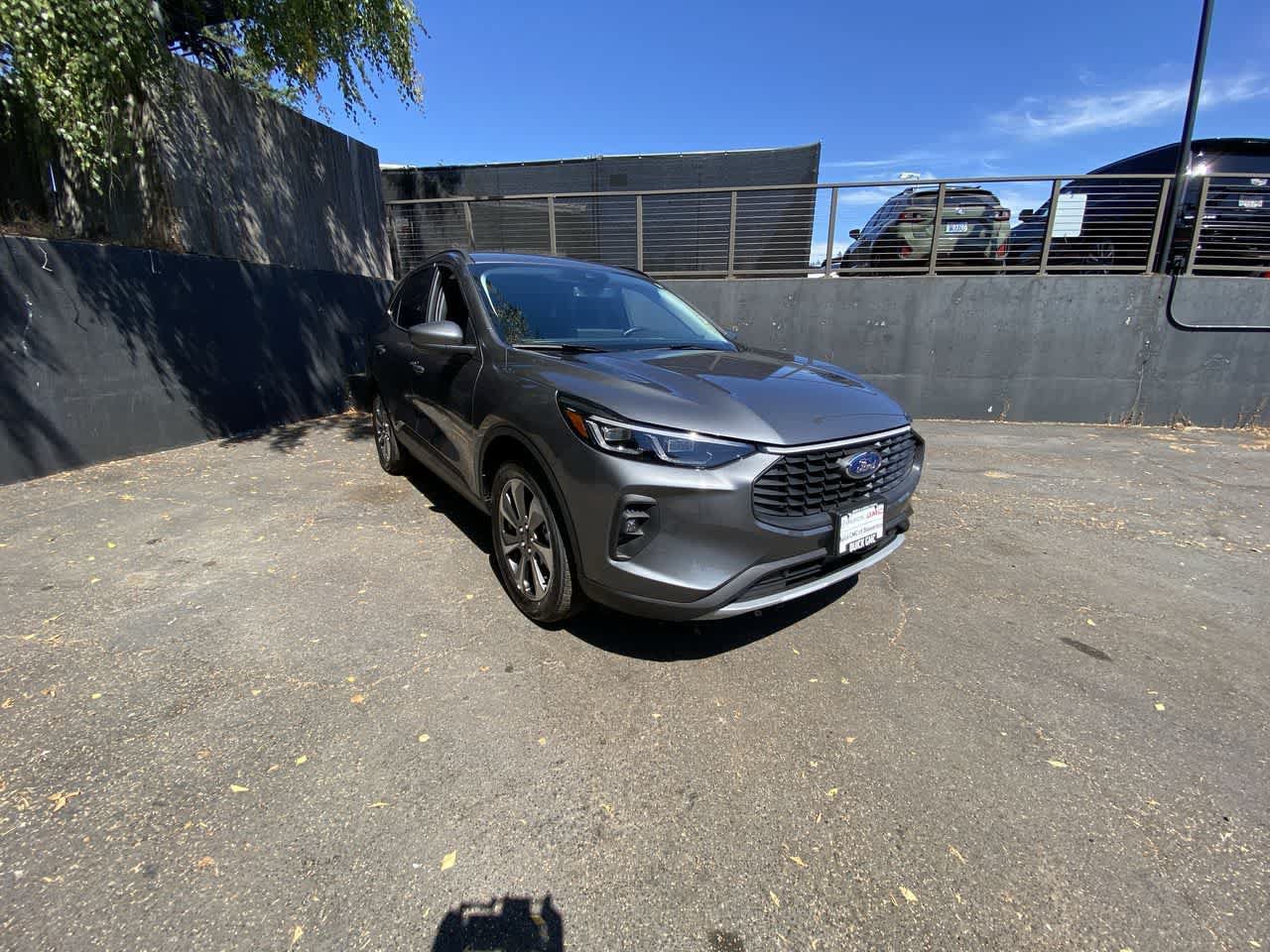 Used 2025 Ford Escape Platinum AWD/4WD image 8