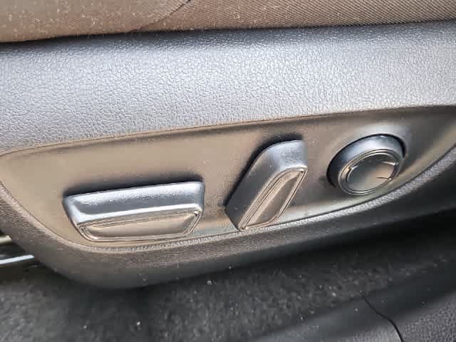 Used 2022 Toyota RAV4 SE AWD/4WD image 15
