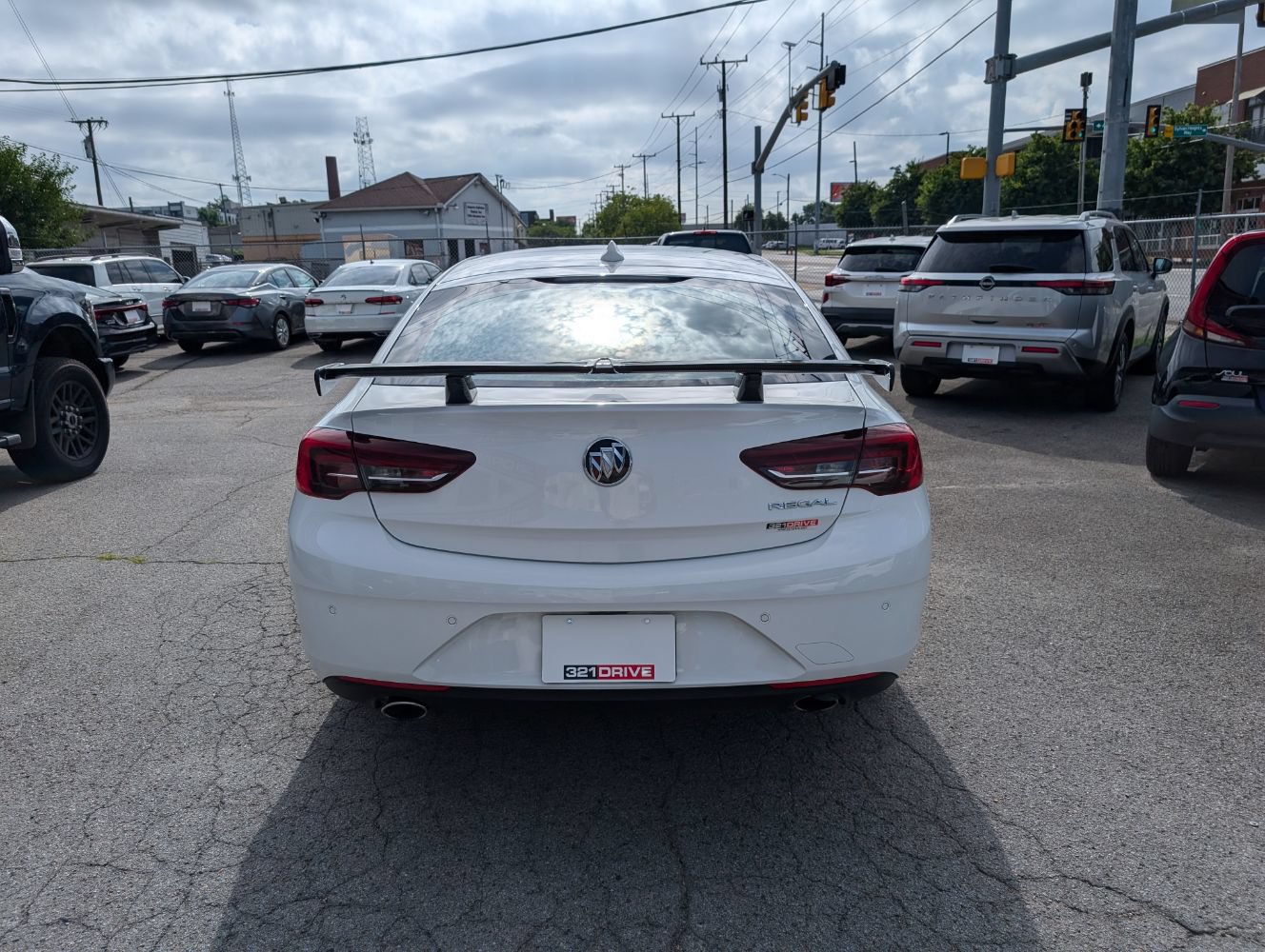 Used 2019 Buick Regal Essence w/ Driver Confidence Package I FWD image 7