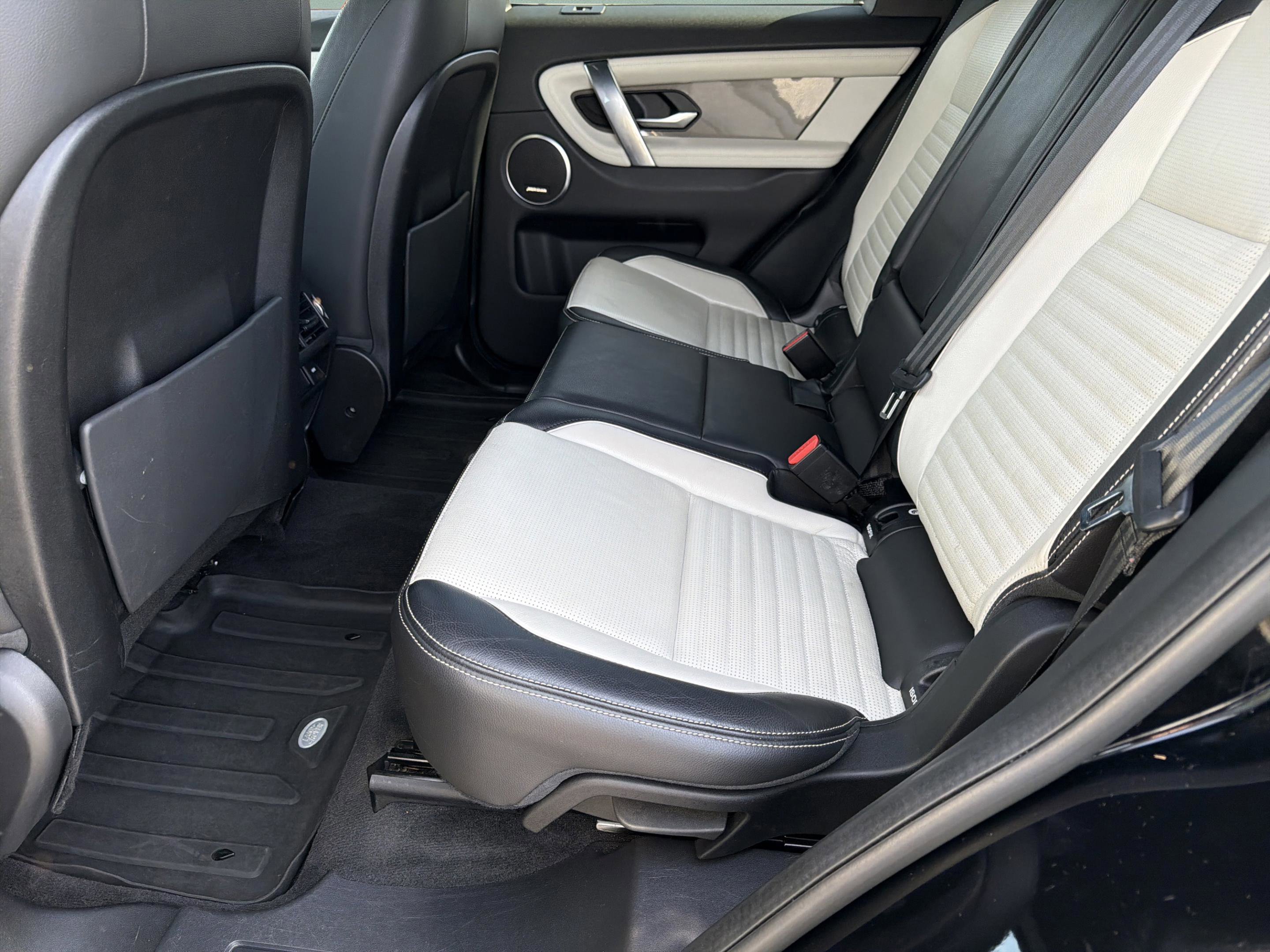 Used 2020 Land Rover Discovery Sport SE R-Dynamic image 22