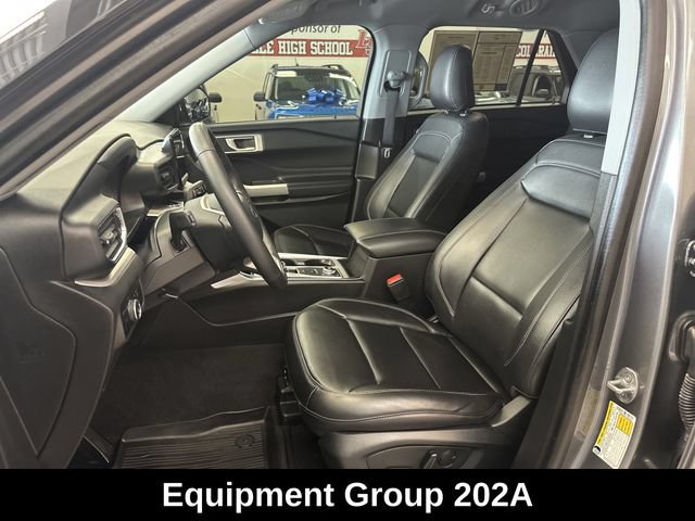 Used 2023 Ford Explorer XLT w/ Equipment Group 202A AWD/4WD image 4